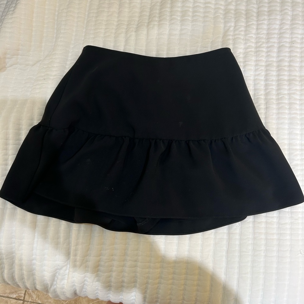 AMANDA UPRICHARD brand new black skirt